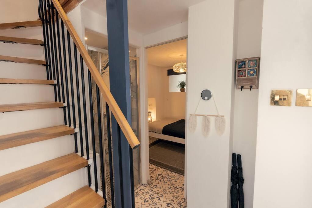 Cosy Hillside Apartment